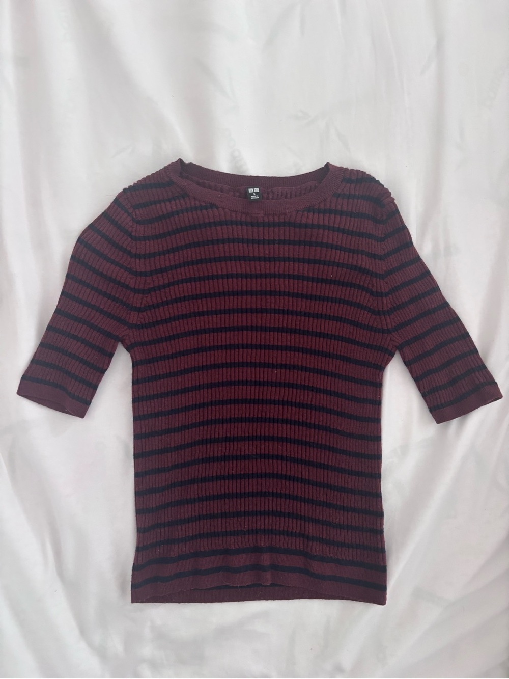 Uniqlo Ribbed Short-Sleeve Sweater in Burgundy and Black Stripes